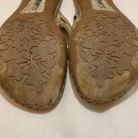 Born size 10 gold sandals with slight heel - Picture 5 of 10